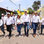 Desfila Alfonso Martínez en Tacícuaro Arropado por Cientos de Habitantes